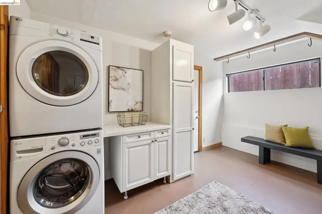 3710 West Street Oakland CA 94608