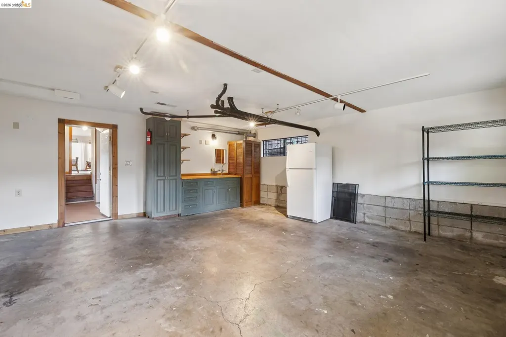 3710 West Street Oakland CA 94608