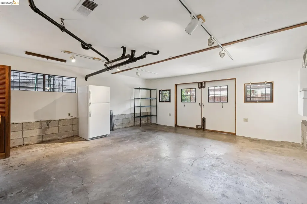 3710 West Street Oakland CA 94608