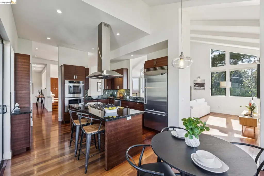 46 Carisbrook Lane Oakland CA 94611