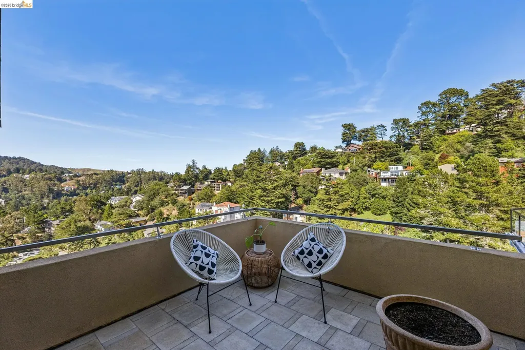 46 Carisbrook Lane Oakland CA 94611