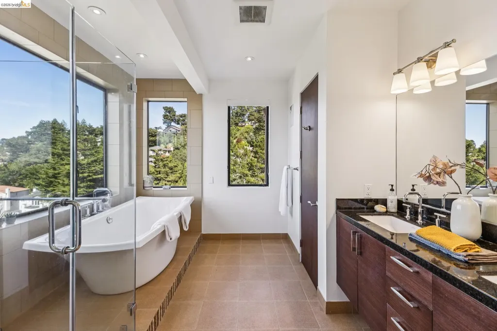 46 Carisbrook Lane Oakland CA 94611