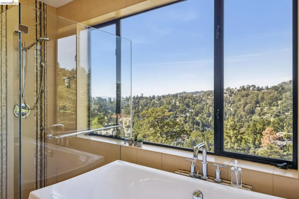 46 Carisbrook Lane Oakland CA 94611