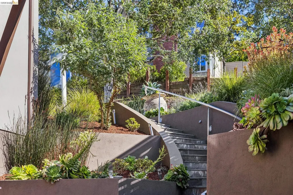 46 Carisbrook Lane Oakland CA 94611