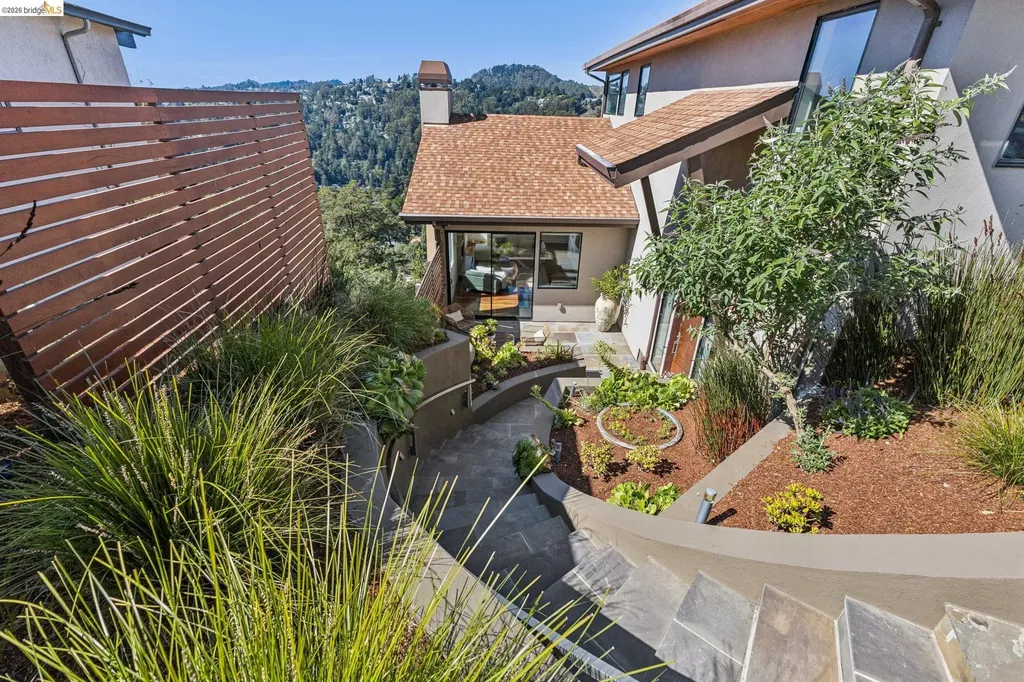 46 Carisbrook Lane Oakland CA 94611
