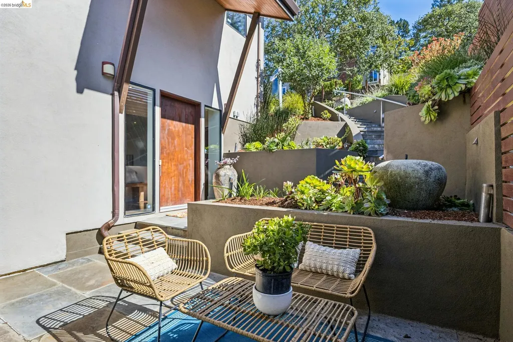 46 Carisbrook Lane Oakland CA 94611