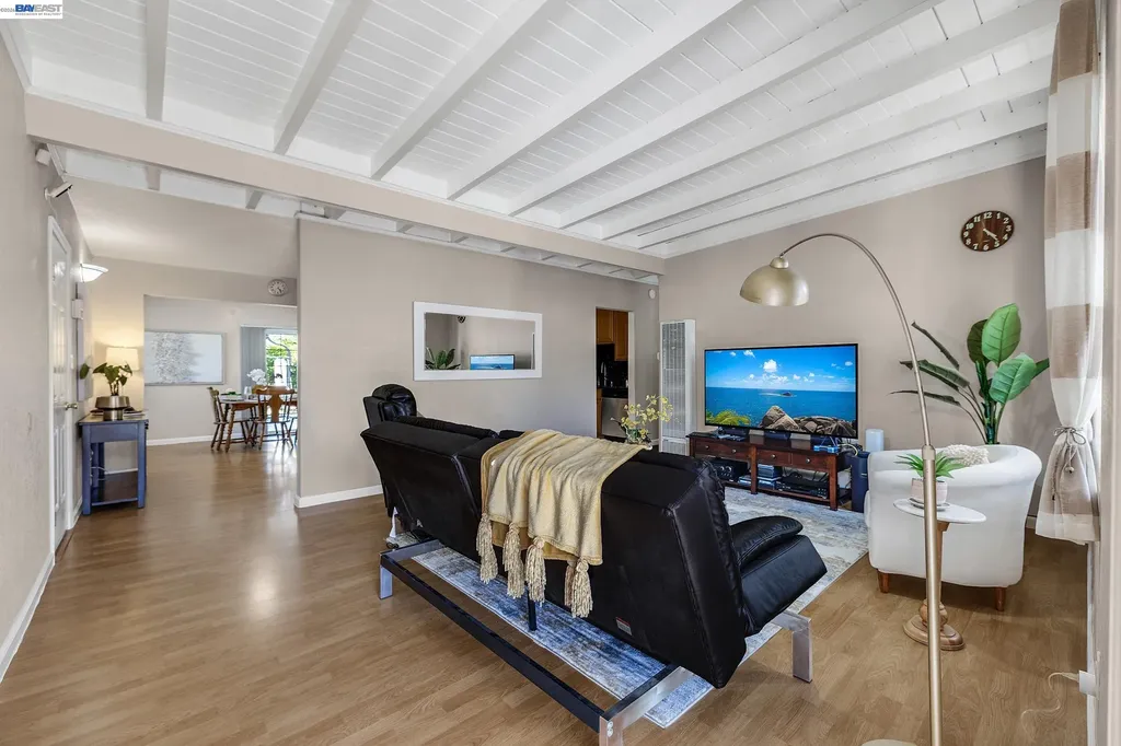 523 Evelyn Lane Hayward CA 94544