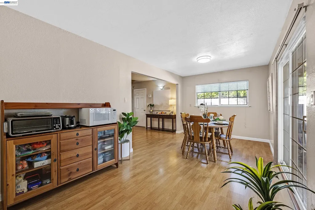 523 Evelyn Lane Hayward CA 94544