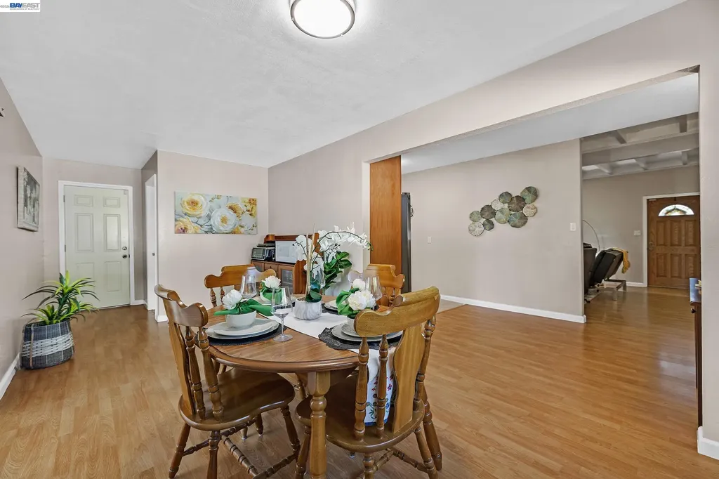 523 Evelyn Lane Hayward CA 94544