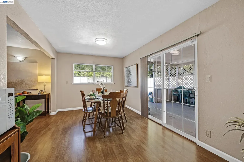 523 Evelyn Lane Hayward CA 94544