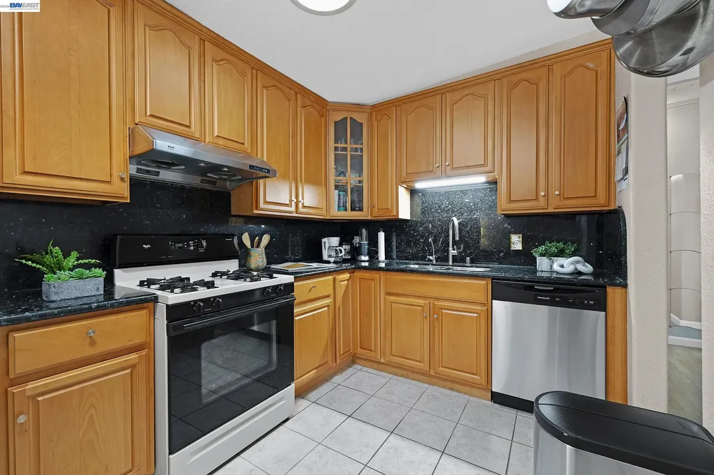 523 Evelyn Lane Hayward CA 94544