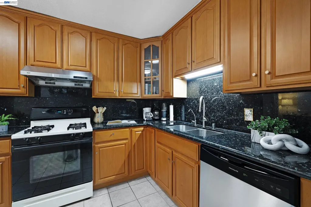 523 Evelyn Lane Hayward CA 94544