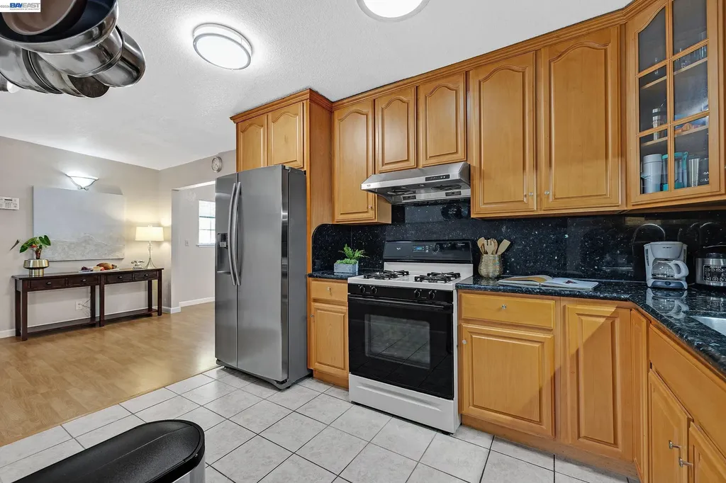 523 Evelyn Lane Hayward CA 94544