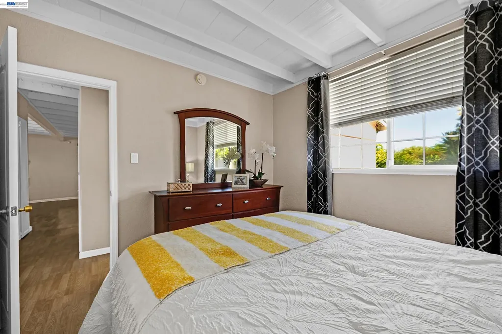 523 Evelyn Lane Hayward CA 94544