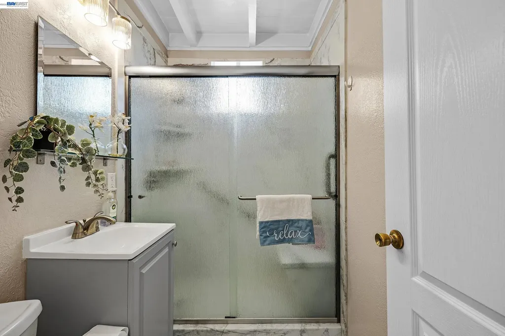 523 Evelyn Lane Hayward CA 94544
