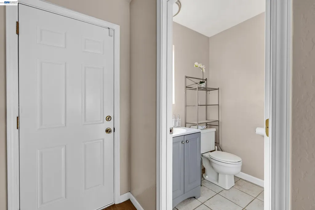 523 Evelyn Lane Hayward CA 94544