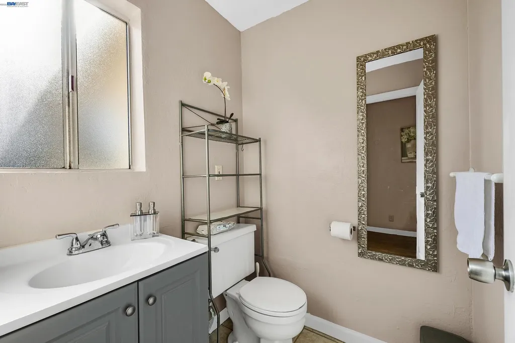 523 Evelyn Lane Hayward CA 94544