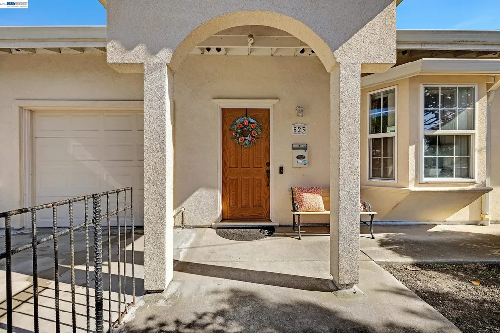 523 Evelyn Lane Hayward CA 94544