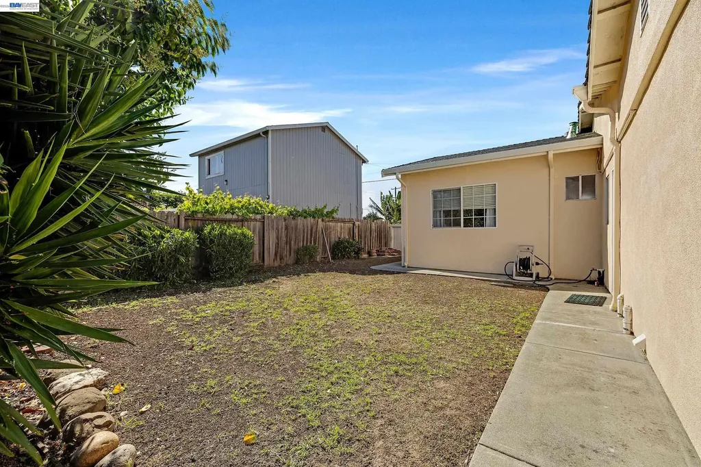 523 Evelyn Lane Hayward CA 94544
