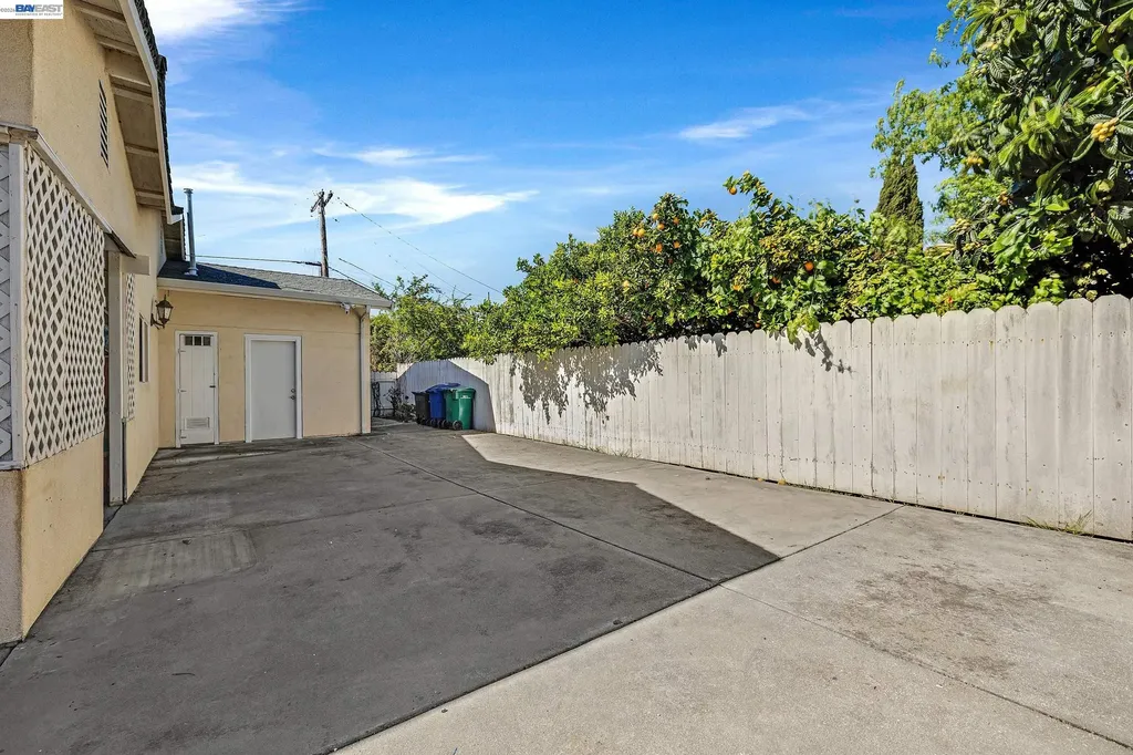 523 Evelyn Lane Hayward CA 94544
