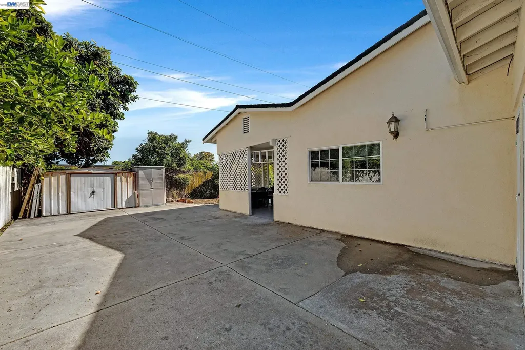 523 Evelyn Lane Hayward CA 94544
