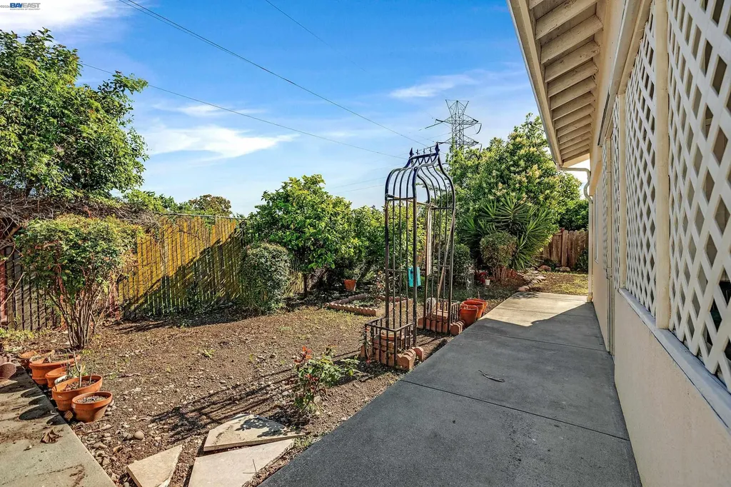 523 Evelyn Lane Hayward CA 94544