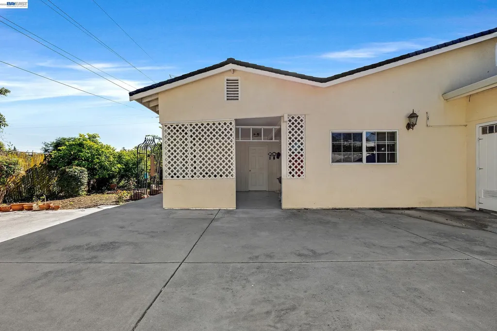 523 Evelyn Lane Hayward CA 94544