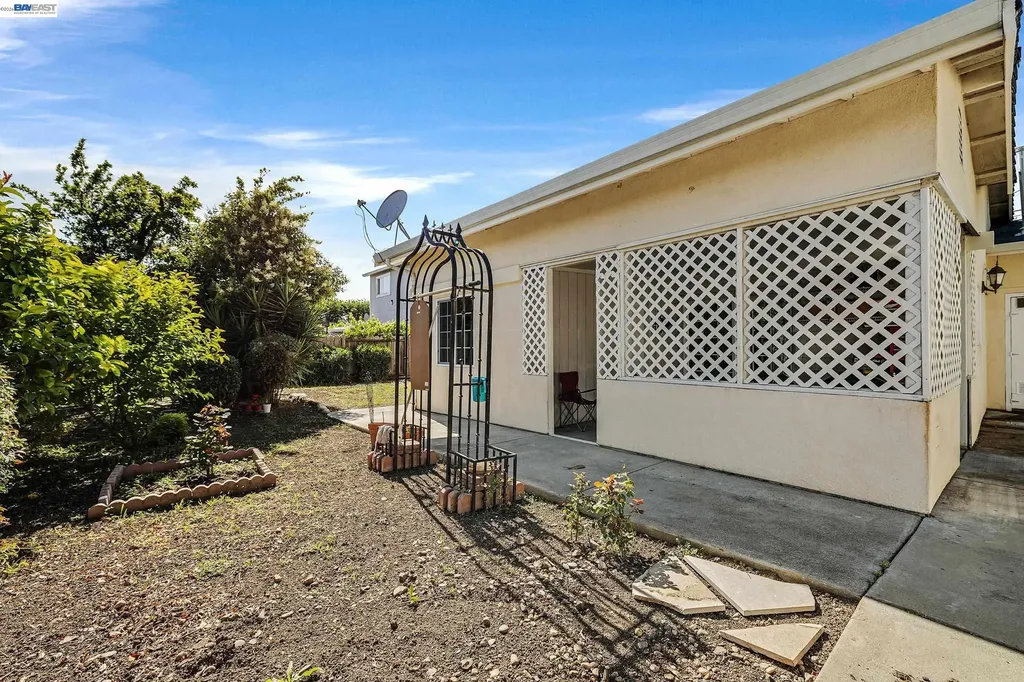 523 Evelyn Lane Hayward CA 94544