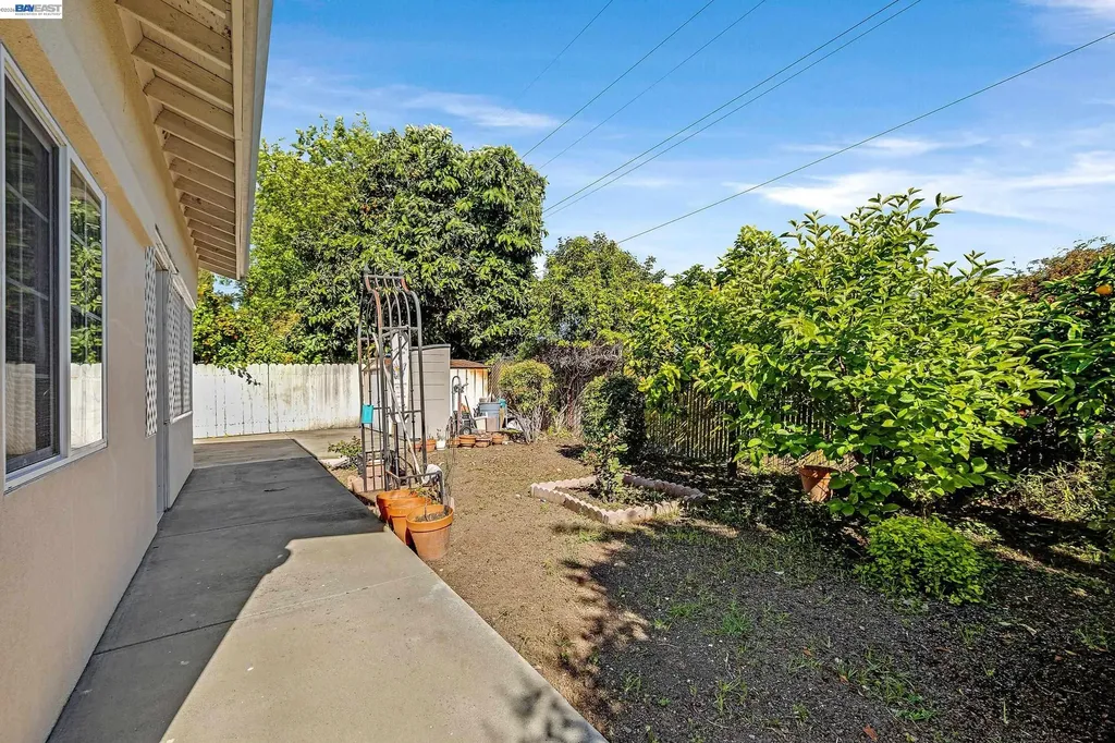 523 Evelyn Lane Hayward CA 94544