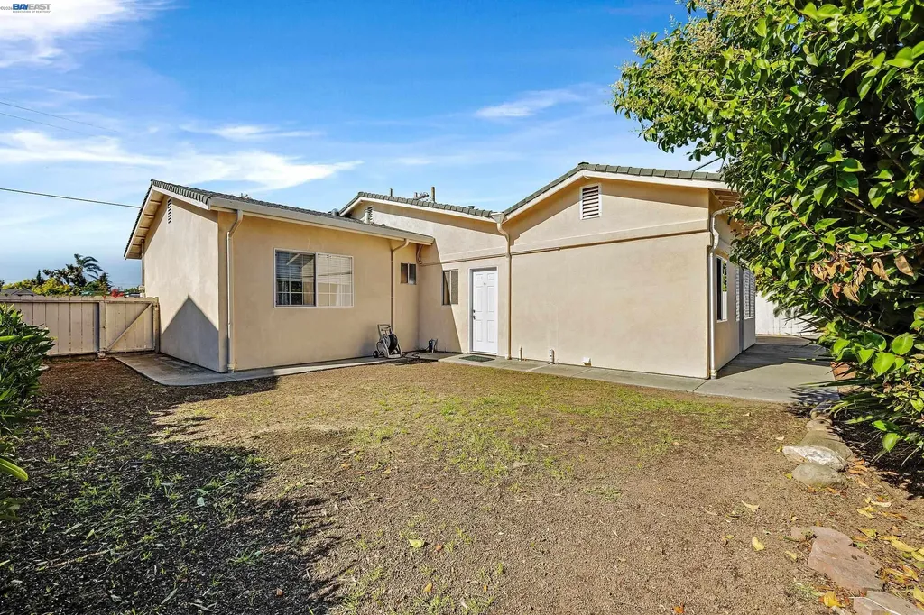 523 Evelyn Lane Hayward CA 94544