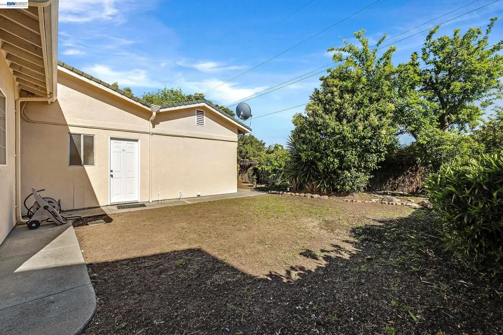 523 Evelyn Lane Hayward CA 94544