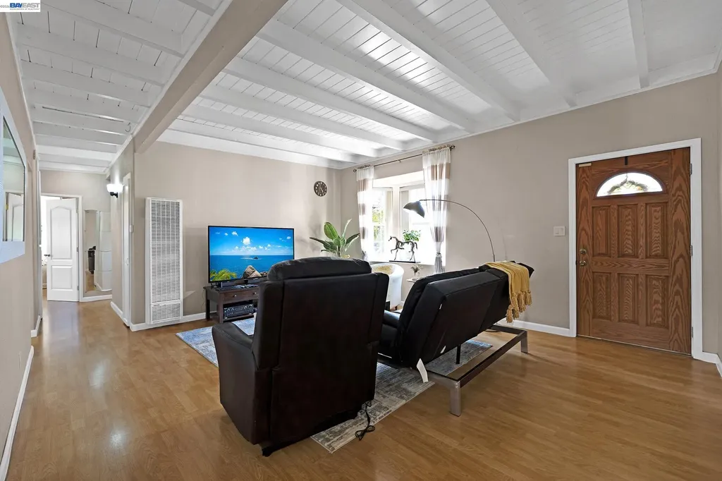 523 Evelyn Lane Hayward CA 94544
