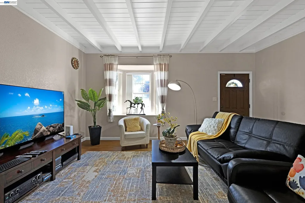 523 Evelyn Lane Hayward CA 94544