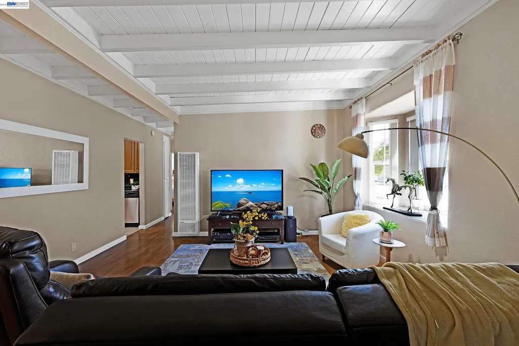 523 Evelyn Lane Hayward CA 94544