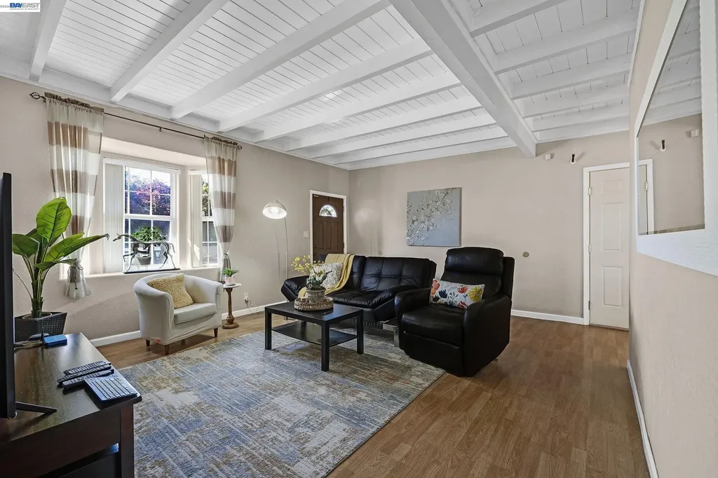 523 Evelyn Lane Hayward CA 94544