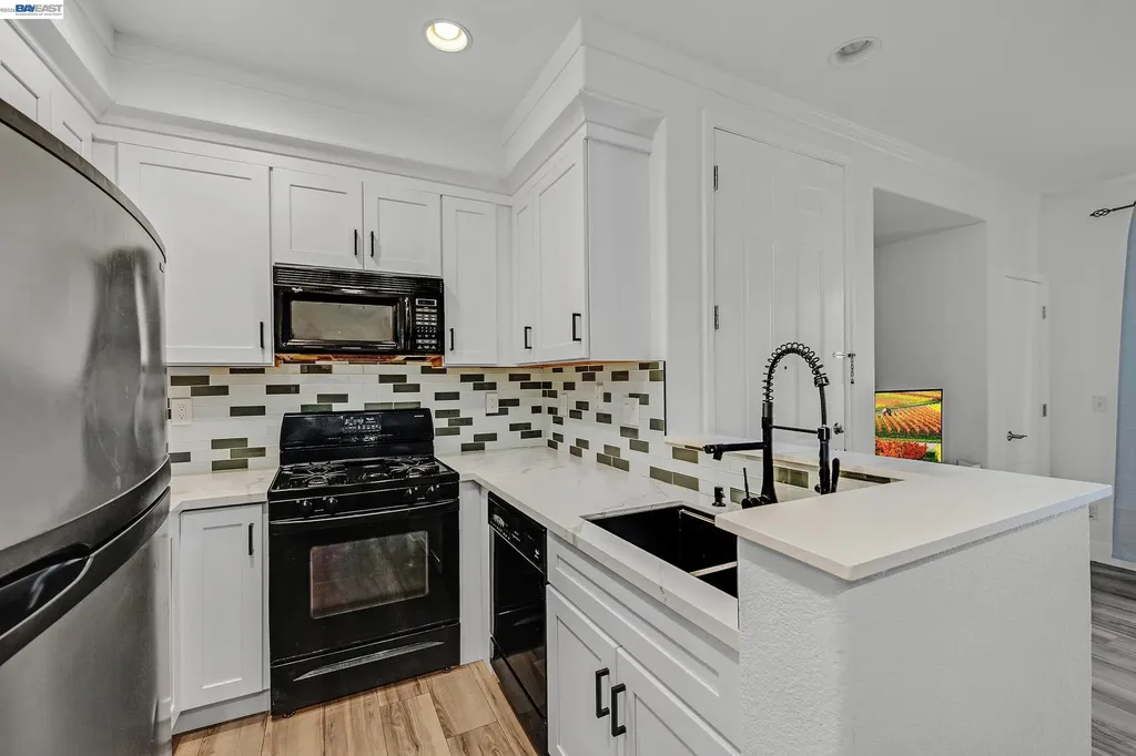 1594 Tucker Street Oakland CA 94603