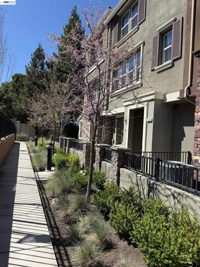 102 Fanuncio Lane Hayward CA 94544