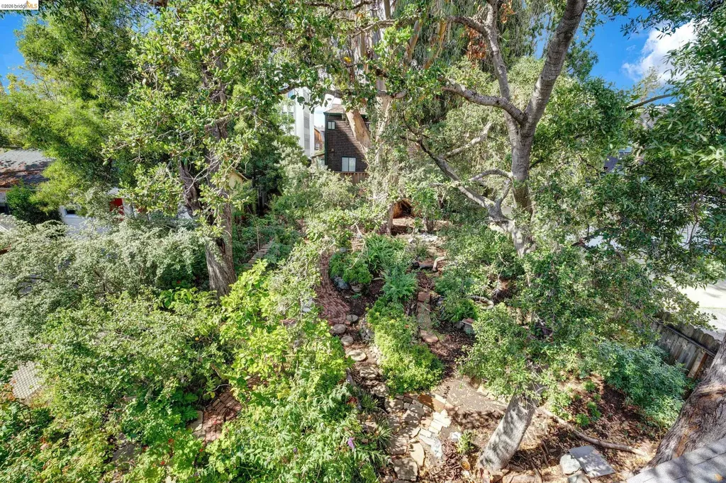 2009 Berkeley Way Berkeley CA 94704