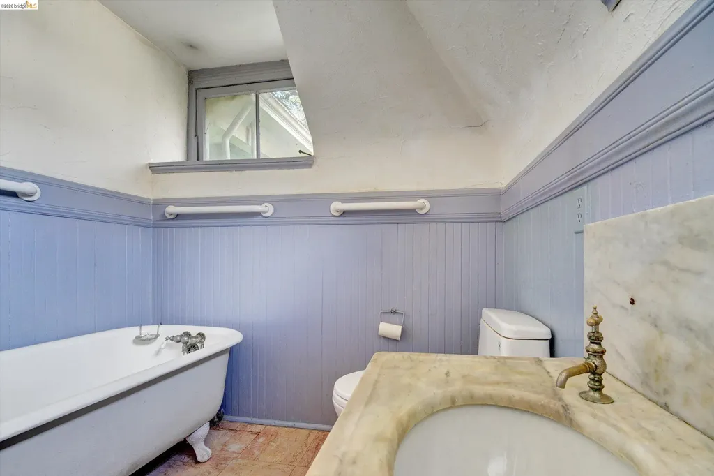 2009 Berkeley Way Berkeley CA 94704