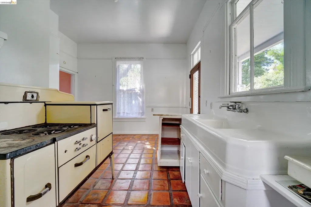 2009 Berkeley Way Berkeley CA 94704