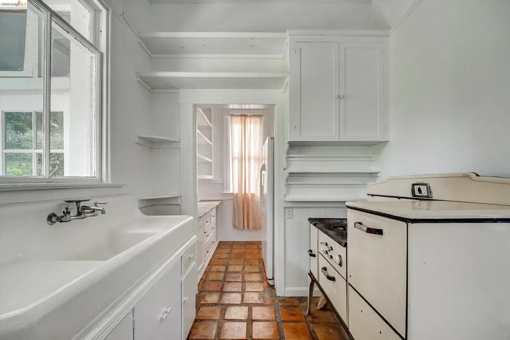 2009 Berkeley Way Berkeley CA 94704