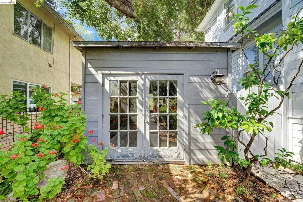 2009 Berkeley Way Berkeley CA 94704