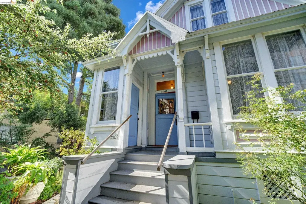 2009 Berkeley Way Berkeley CA 94704