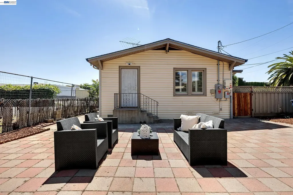 1225 Richard Place Hayward CA 94541
