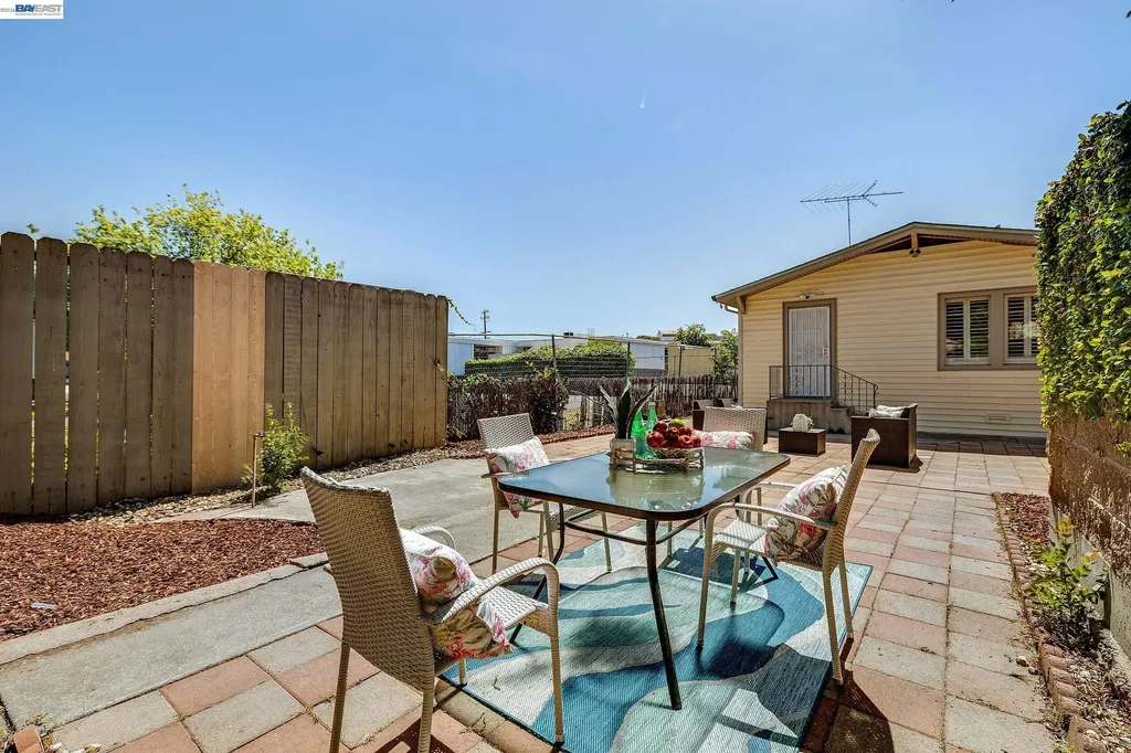 1225 Richard Place Hayward CA 94541