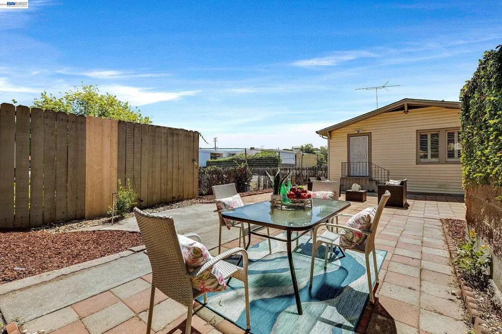 1225 Richard Place Hayward CA 94541