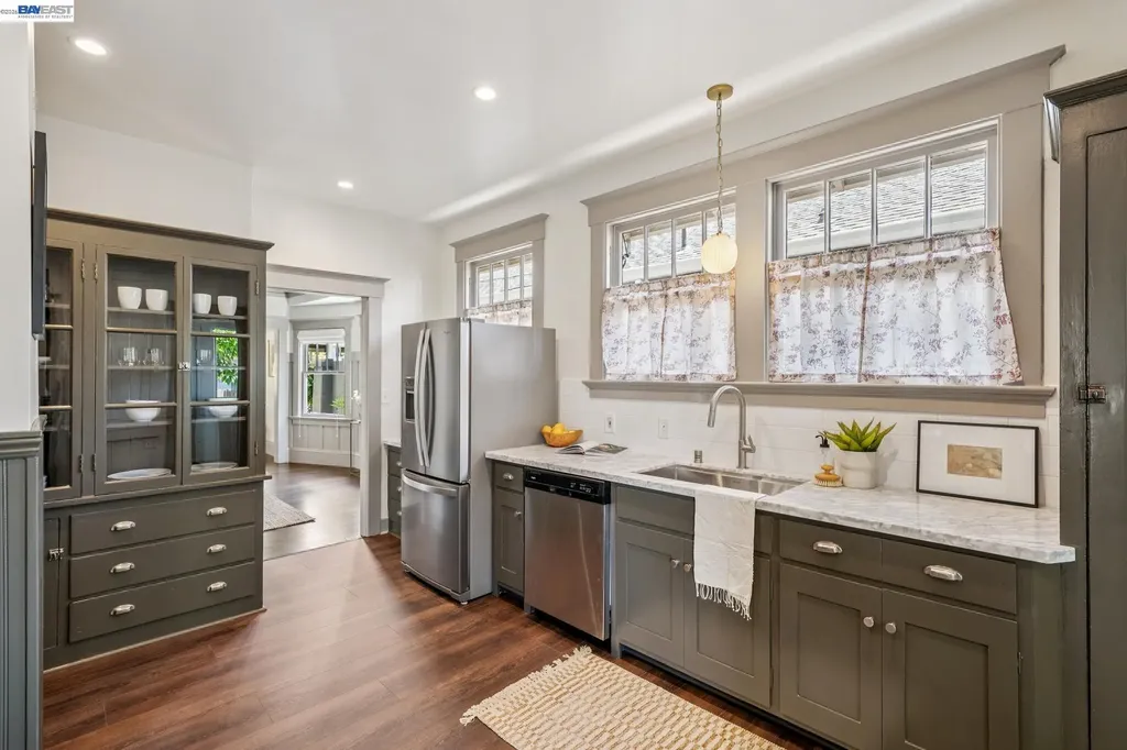 3002 San Jose Avenue Alameda CA 94501