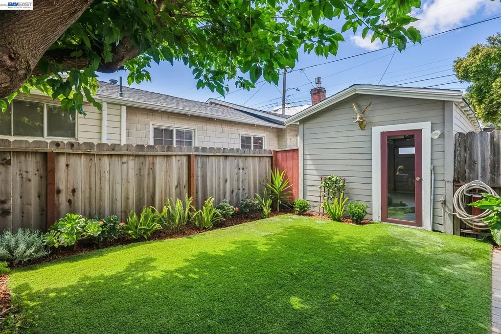 3002 San Jose Avenue Alameda CA 94501