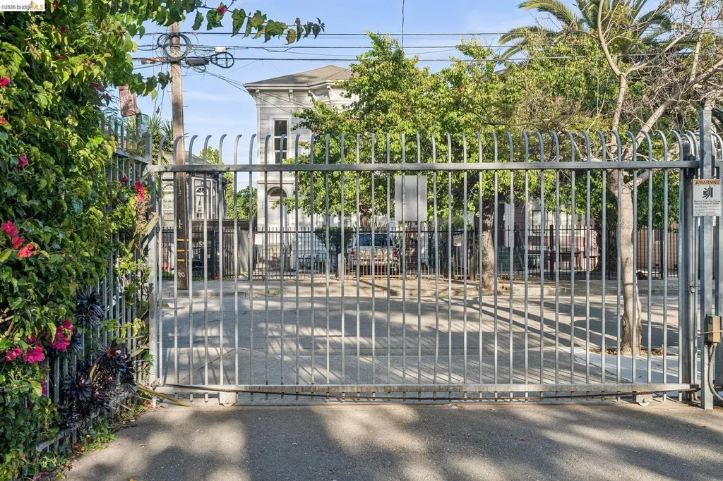 926 Chester Oakland CA 94607