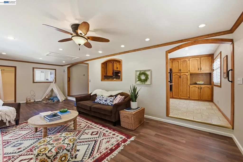 1738 Via Buena Vista San Lorenzo CA 94580